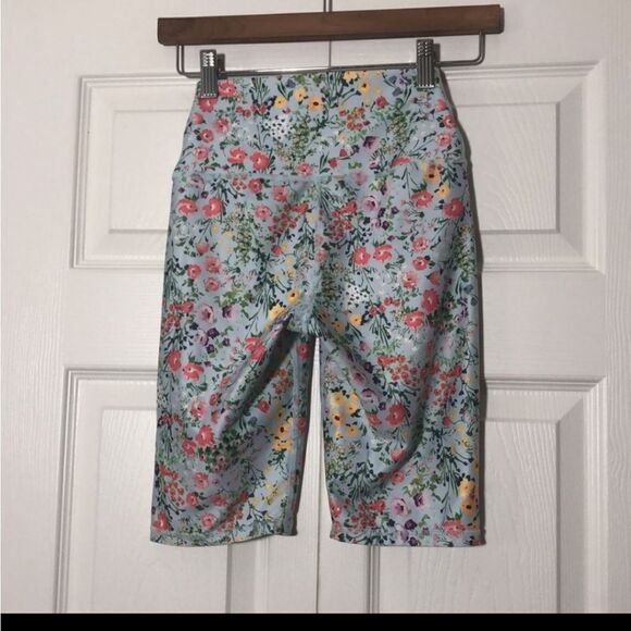 Alice + Olivia High wasted biker shorts XS - Picture 3 of 7